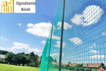 Boisko sportowe - zabezpieczająca siatka na boisko - Osłonowe siatki ochronne